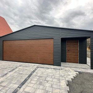 8 m x 6 m-es garázs, beugróval, grafit és dió kivitelben